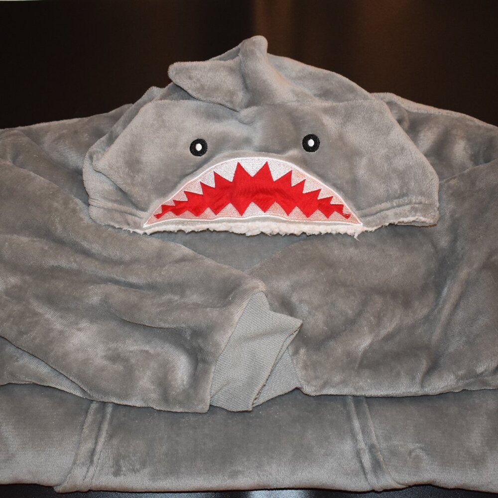Shark Pullover Fleece Hoodie with Front Pockets and Sherpa Lined - Unisex - OSFM